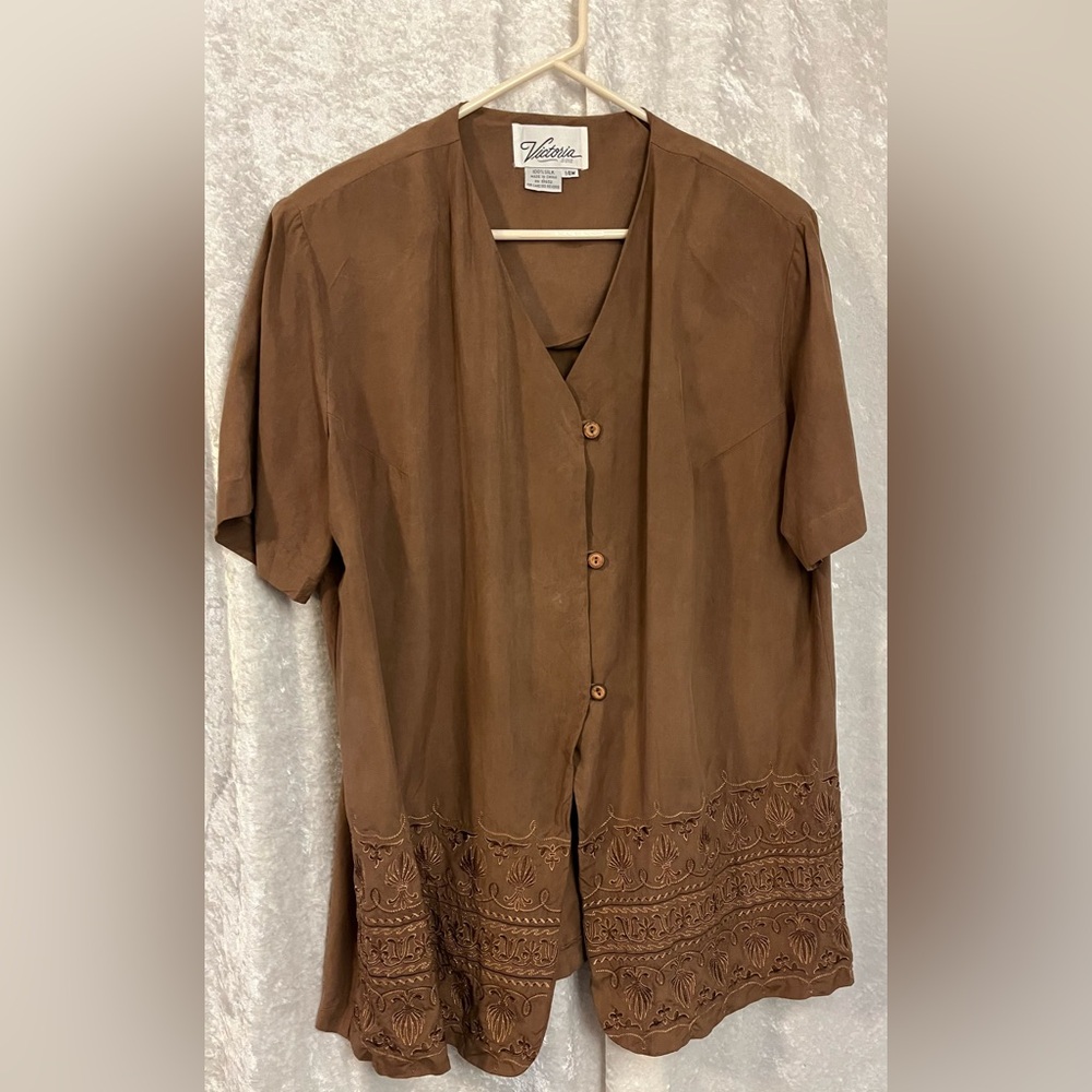 Embroidered silk jacket/Top